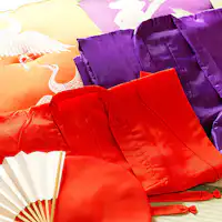 赤・紫・黄色のチャンチャンコをご用意。