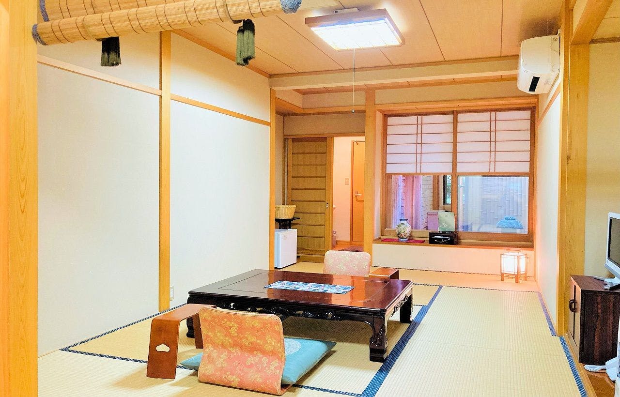 "ห้องไดเซ็น" พร้อมอ่างอาบน้ำสไตล์กระท่อมไม้