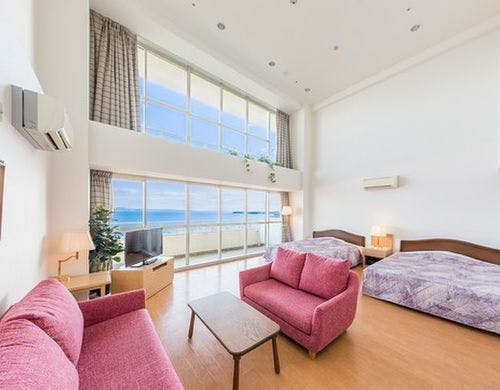 11階吹き抜けスカイスイート客室一例