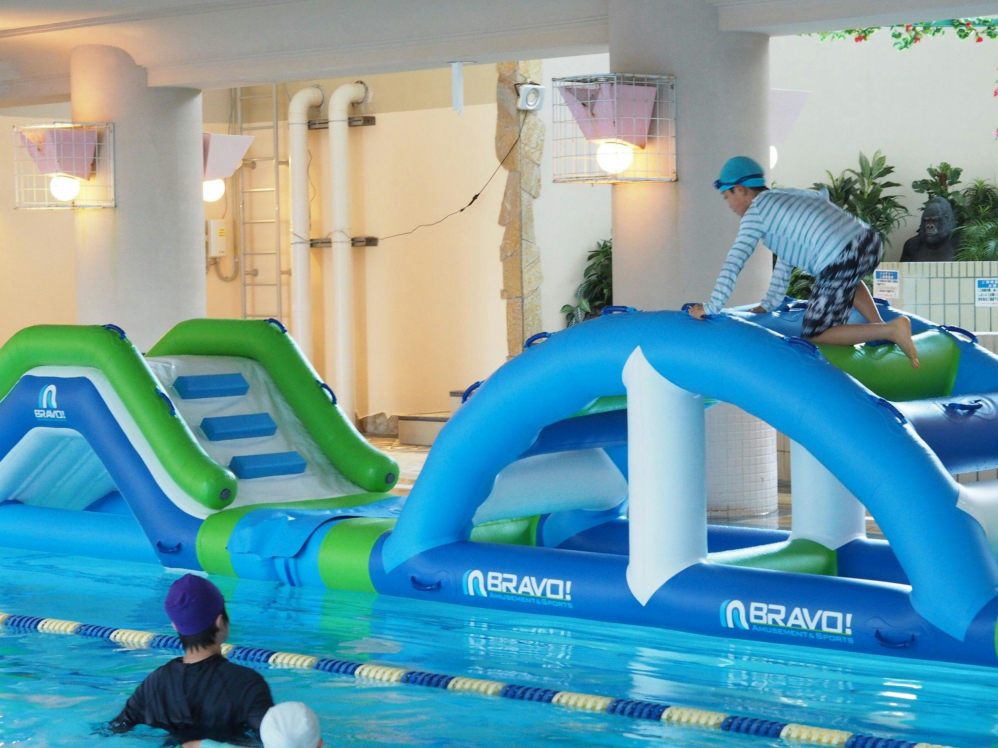 室內游泳池「水上運動」