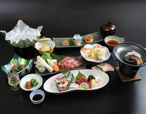 ブランド牛の熊野牛しゃぶと鮑陶板の会席