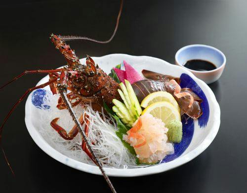 別注料理の伊勢海老造り（事前予約要）