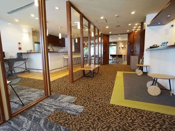 ล็อบบี้ที่ได้รับการปรับปรุงอย่างมีสไตล์