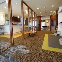 ล็อบบี้ที่ได้รับการปรับปรุงอย่างมีสไตล์