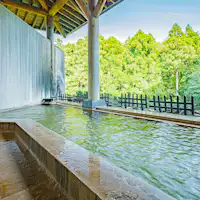 ชั้นใต้ดิน 1 ของ Shiomikan: "Jukai no Yu (อ่างอาบน้ำกลางแจ้ง)"