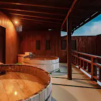 ผู้ชาย - อ่างอาบน้ำกลางแจ้ง