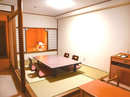 和洋室［和室6畳＋ツインベッドルーム］