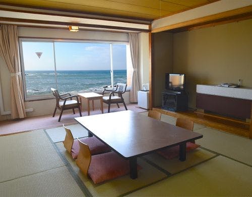 お部屋から見える灯台。