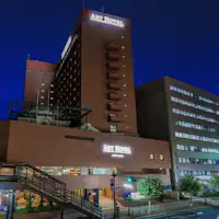 Eksterior (malam hari)