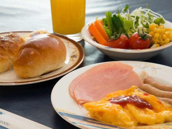 [Sekitar 30 jenis prasmanan makanan Jepang dan Barat]