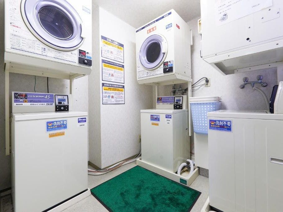 【สิ่งอำนวยความสะดวก】เครื่องซักผ้าหยอดเหรียญ