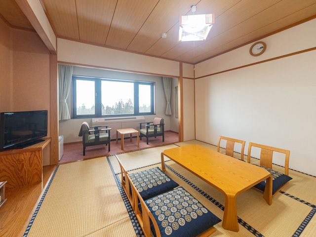 นี่คือห้องพักสไตล์ญี่ปุ่นขนาด 8 เสื่อทาทามิ