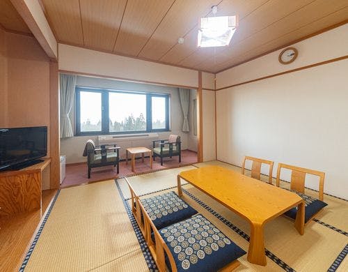 和室8畳のお部屋です