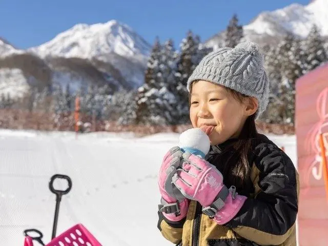 在「Runrun」滑雪場兒童樂園的一幕。
