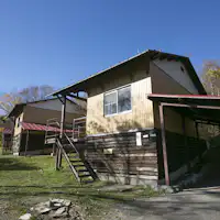 자연과 맞닿아 있는 산장 스타일 코티지