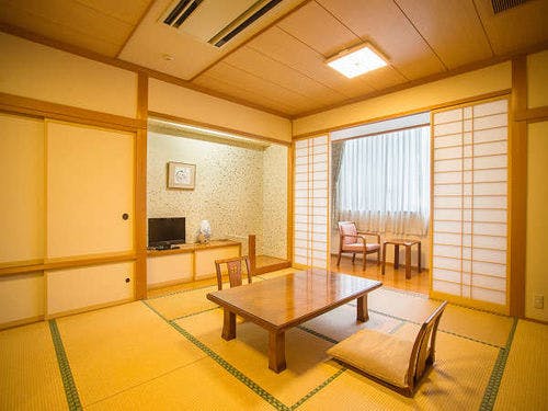 本館和室（１２．５帖）
