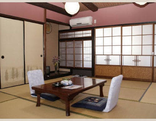 古民家を改装した離れ2階12畳和室