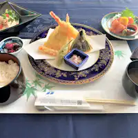 เนื้อหาอาหารเป็นเมนูที่เชฟเลือกในวันนั้น♪