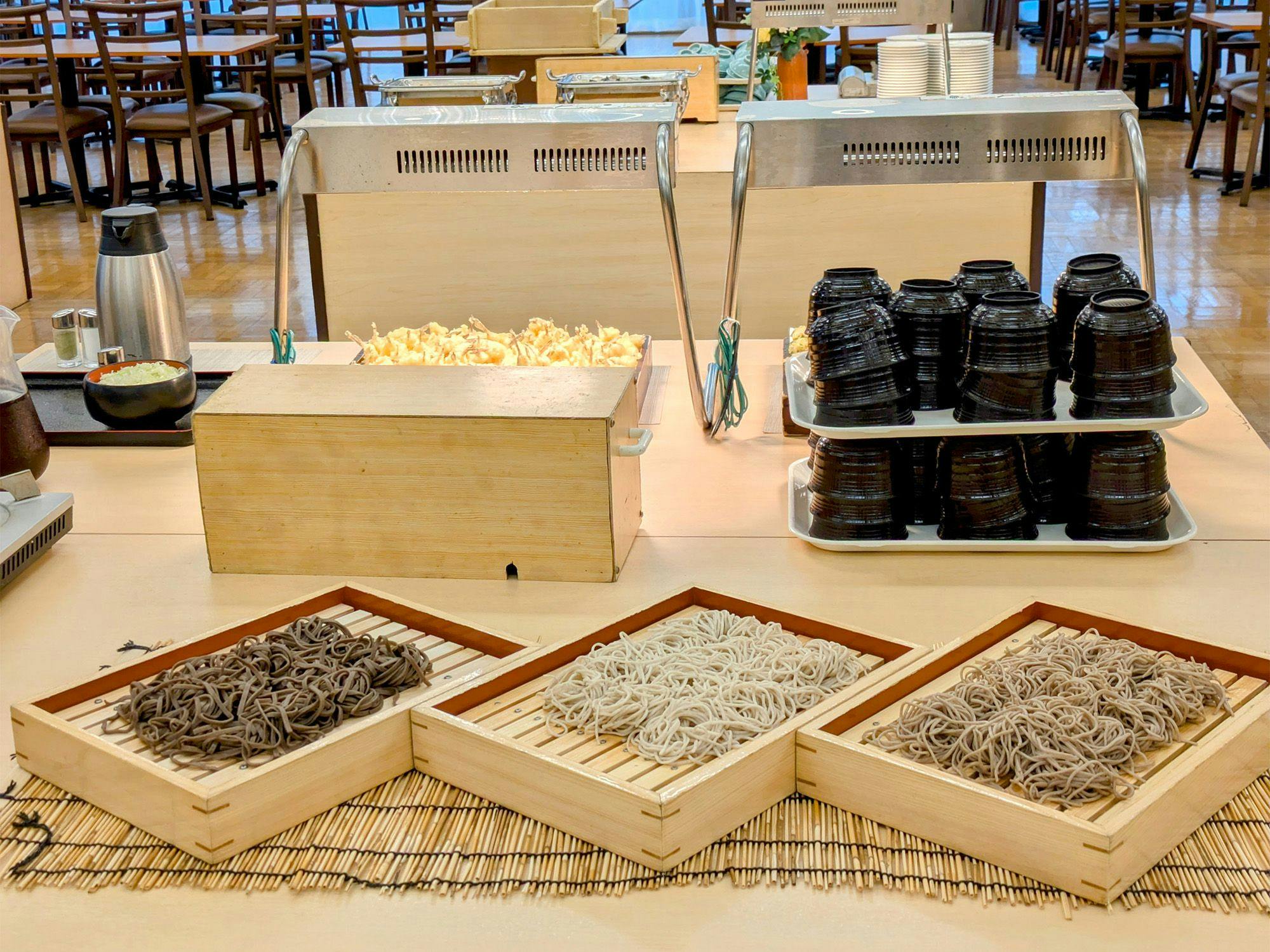 บุฟเฟ่ต์อาหารเย็น เปรียบเทียบรสชาติของโซบะชินชู