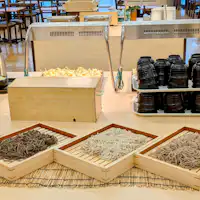 บุฟเฟ่ต์อาหารเย็น เปรียบเทียบรสชาติของโซบะชินชู