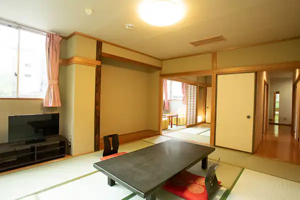 Kamar sudut bergaya Jepang di gedung utama