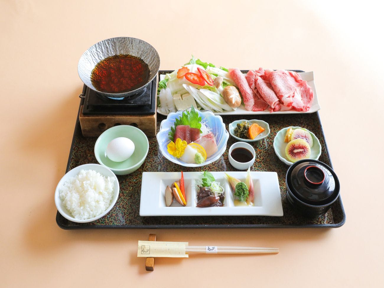 ชุดอาหารสุกี้ยากี้เนื้อวัวในประเทศ