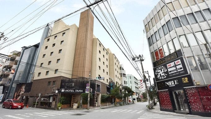 ภายนอกโรงแรม / เวลาเช็คเอาท์คือ 11 โมงเช้า