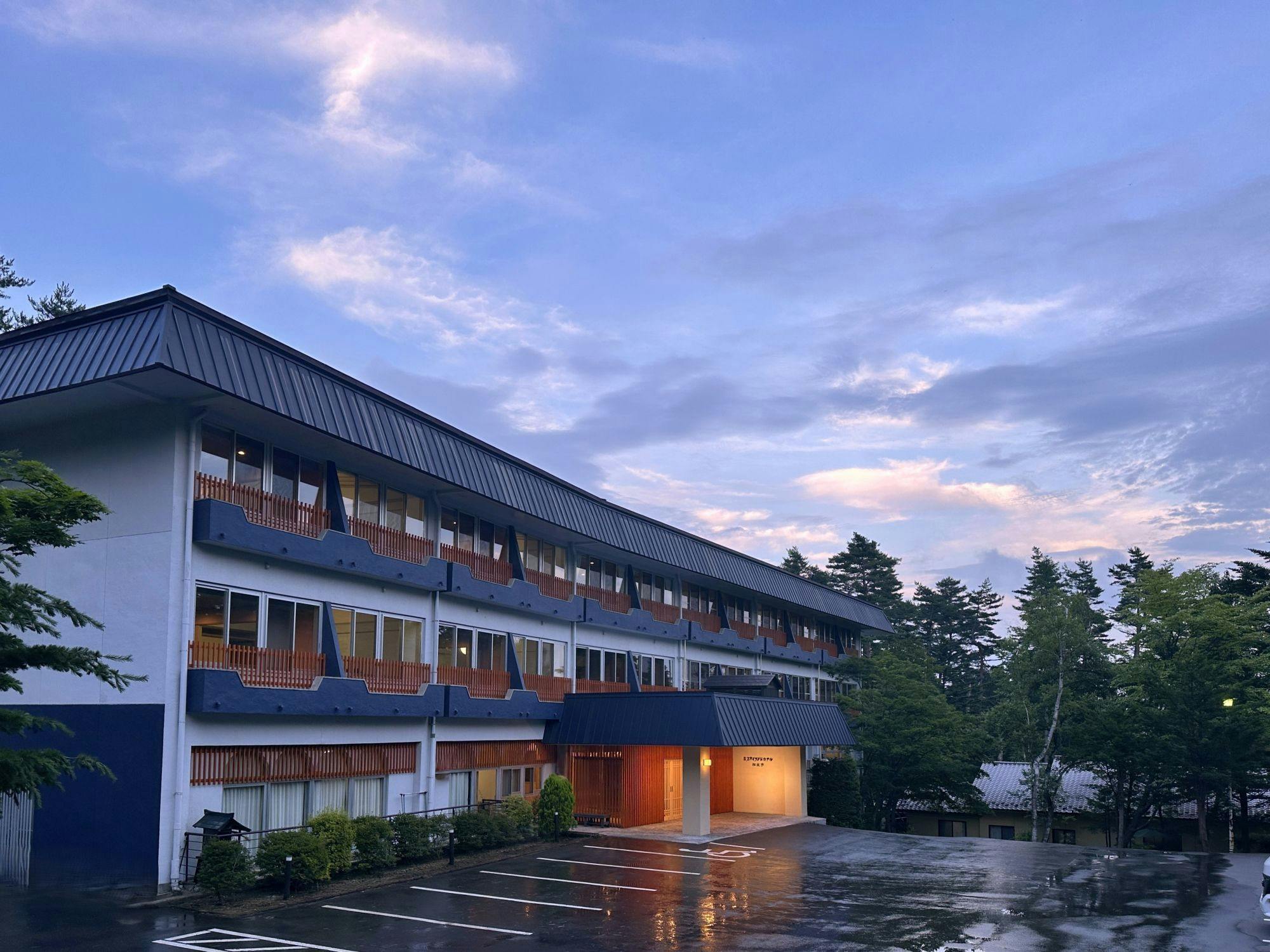 Eksterior Fasilitas (Senja)