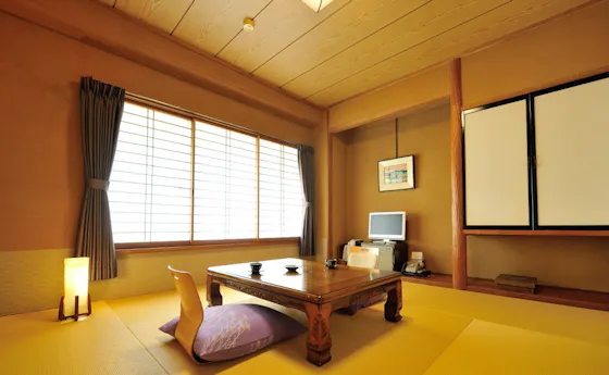 Kamar Gaya Jepang Kasual Yubatakan - Bebas Rokok