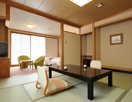御坂館コンフォート和洋室・イス・禁煙