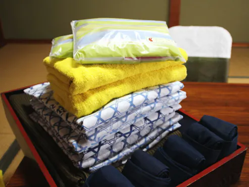 Kami menyediakan set amenitas yukata.