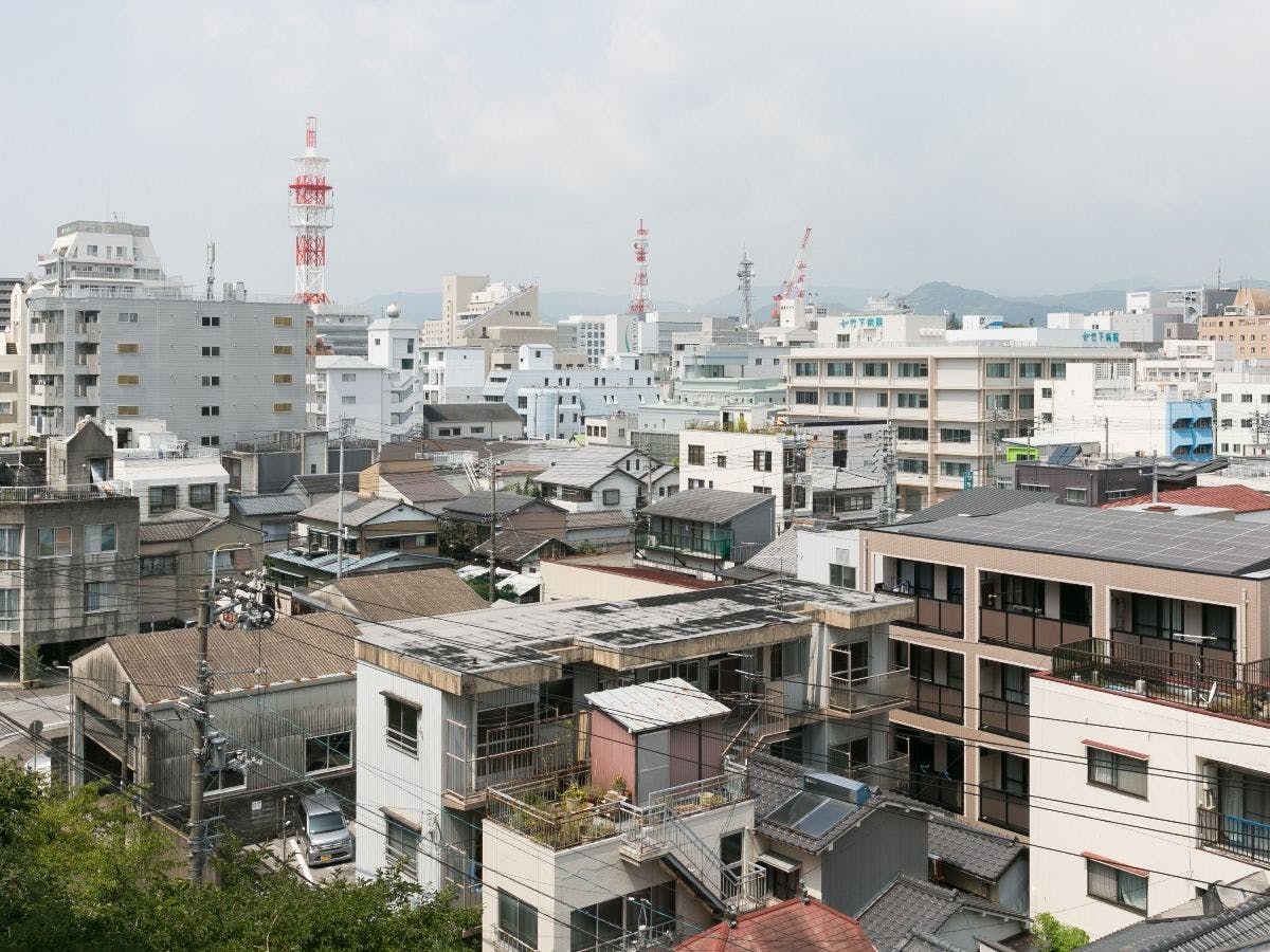 <Kamar> Pemandangan kamar gaya Jepang menghadap kota