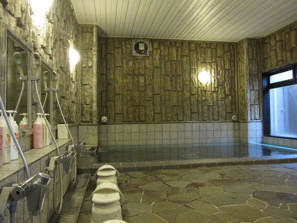 Pemandian pria ≪Mata air panas buatan dengan batu aktif≫