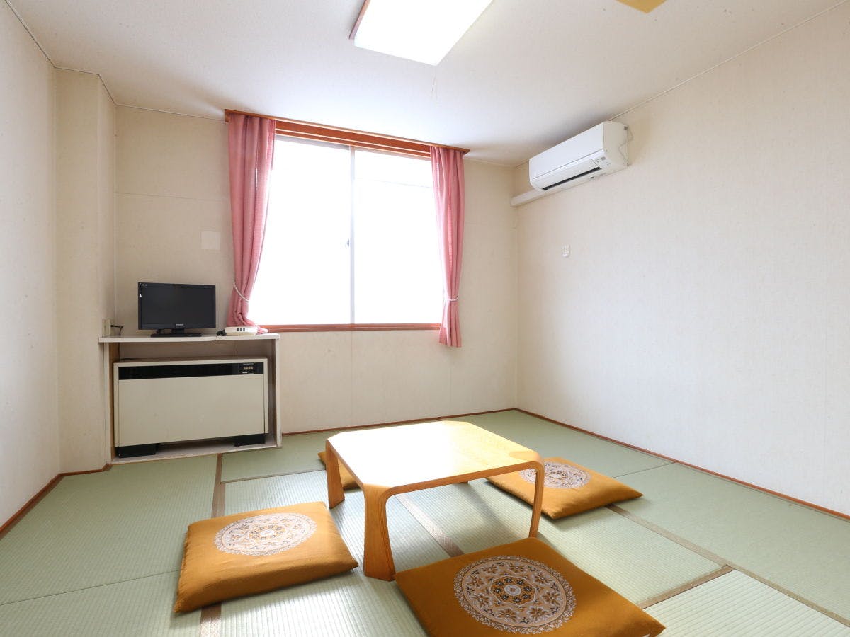 นี่คือห้องพักสไตล์ญี่ปุ่นขนาด 8 เสื่อ (ไม่มีอ่างอาบน้ำ)