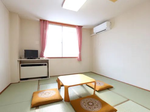 นี่คือห้องพักสไตล์ญี่ปุ่นขนาด 8 เสื่อ (ไม่มีอ่างอาบน้ำ)