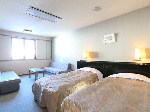 本館・洋室ツイン20平米のお部屋です。