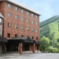 ตั้งอยู่ติดกับลานสกีมาดาราโอะโคเก็น