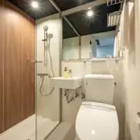 ห้องพักเดี่ยว พร้อมห้องอาบน้ำฝักบัว