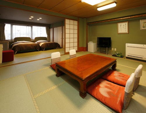 ＜和洋室＞１０畳の和室とツインベッド