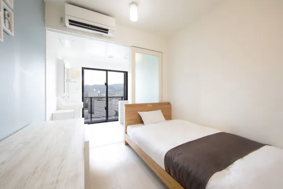 Kamar Semi Double Menghadap Gunung