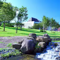 【Eksterior】Hotel dikelilingi oleh alam yang kaya.