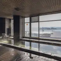 น้ำพุร้อนขนาดใหญ่พร้อมวิว