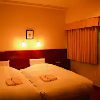 Dirancang dengan gaya Hollywood Twin.