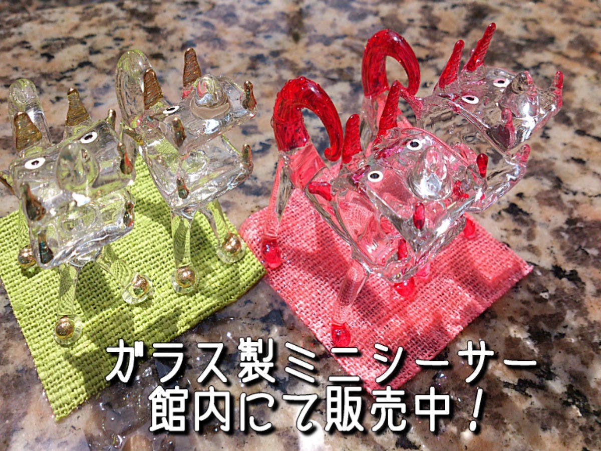 Patung kaca buatan tangan