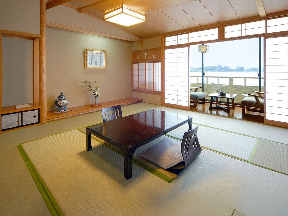 Evening Lake Shore Suitenkaku