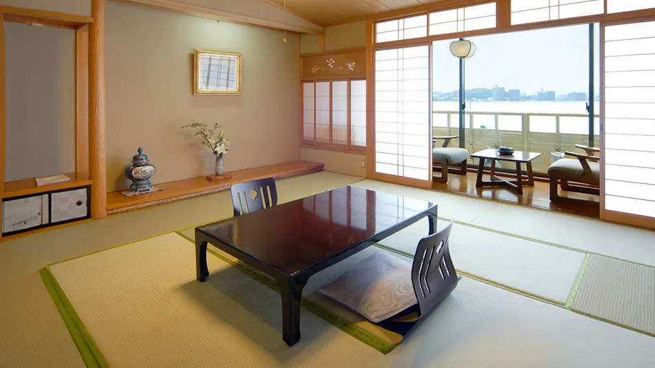 Evening Lake Shore Suitenkaku