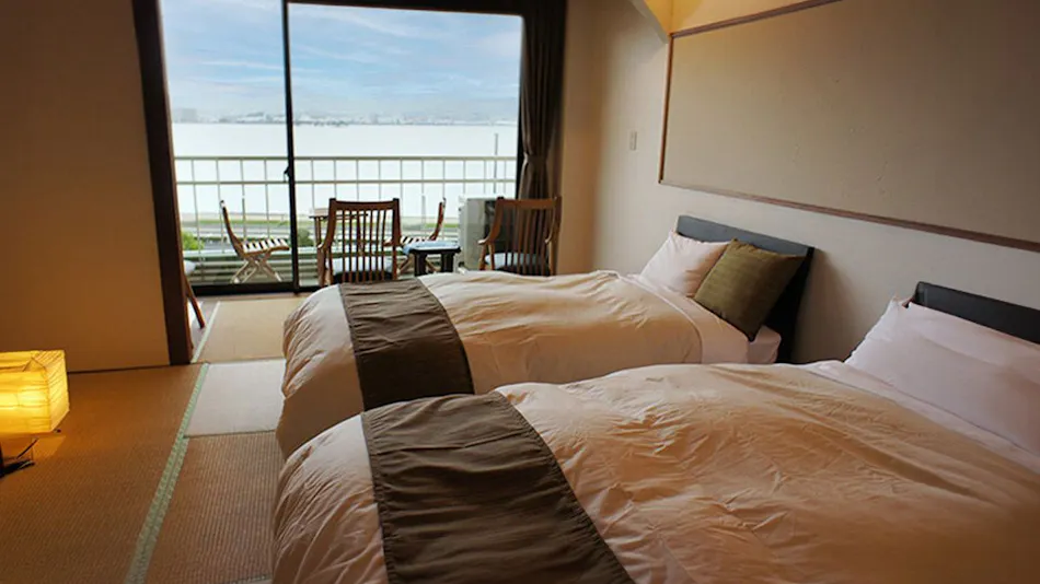 Evening Lake Shore Suitenkaku