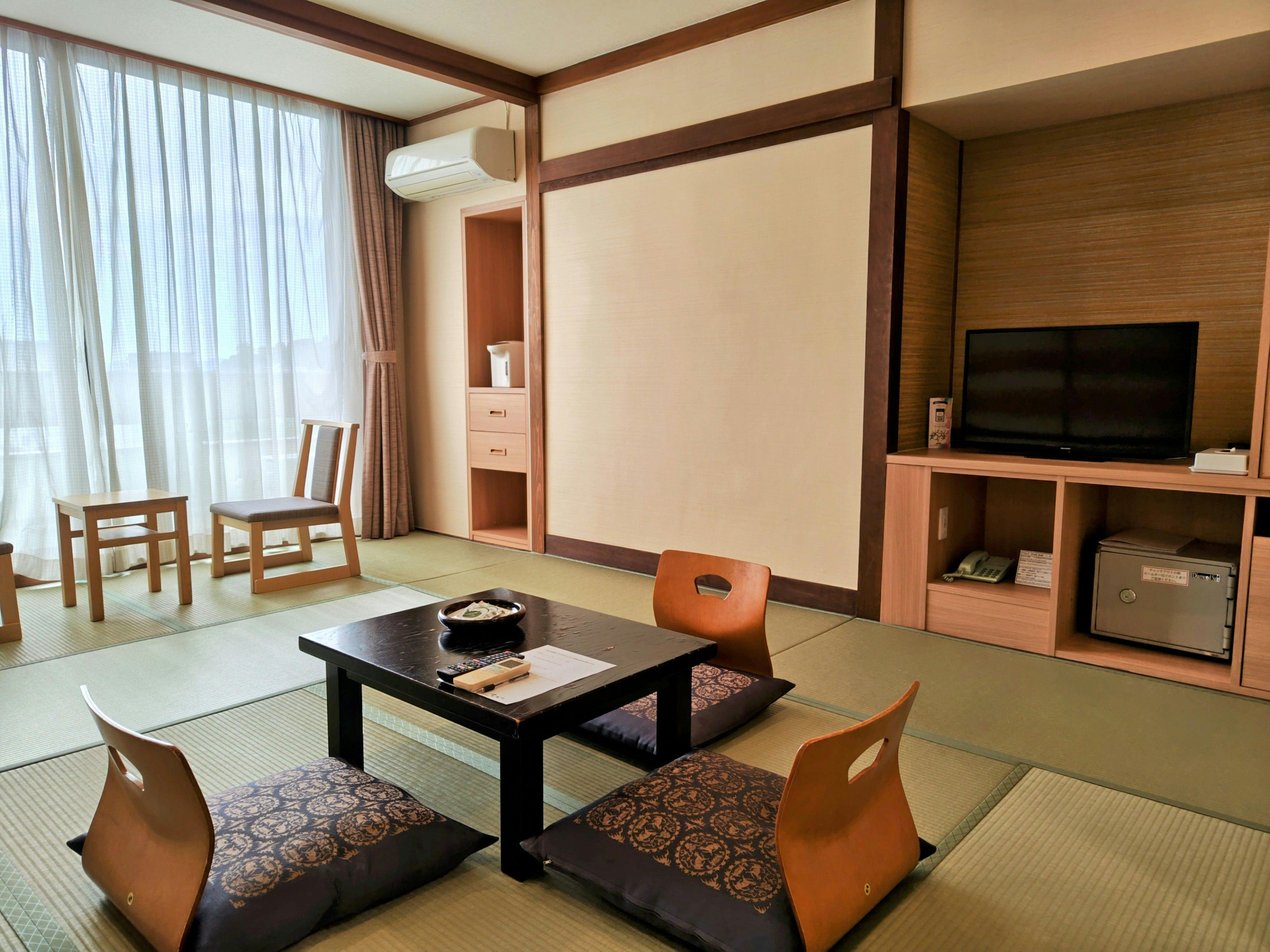 Evening Lake Shore Suitenkaku