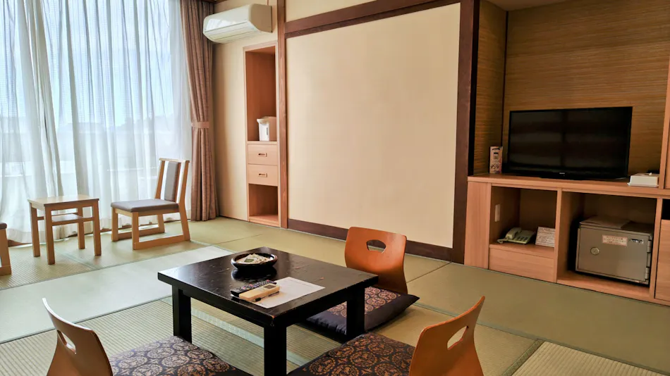 Evening Lake Shore Suitenkaku