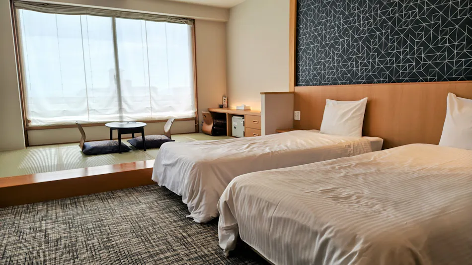 Evening Lake Shore Suitenkaku